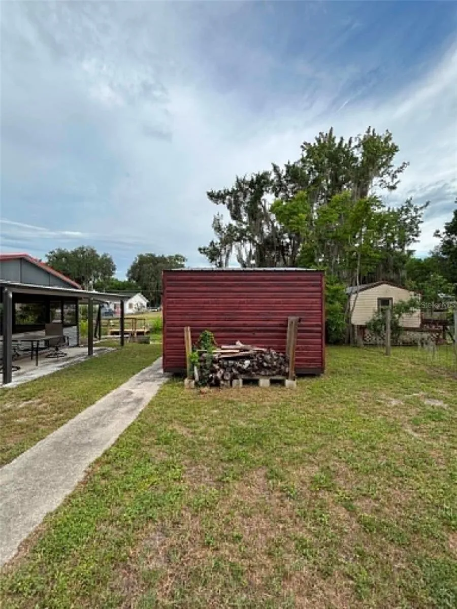 919 CR 482D Lake Panasoffkee, FL 33538