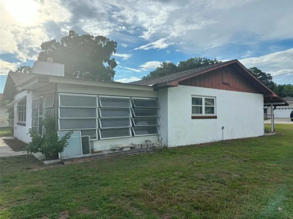 919 CR 482D Lake Panasoffkee, FL 33538
