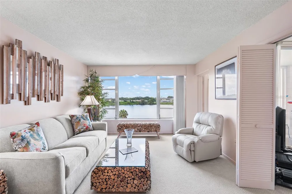 700 MIRROR TERRACE NW #506 Winter Haven, FL 33881