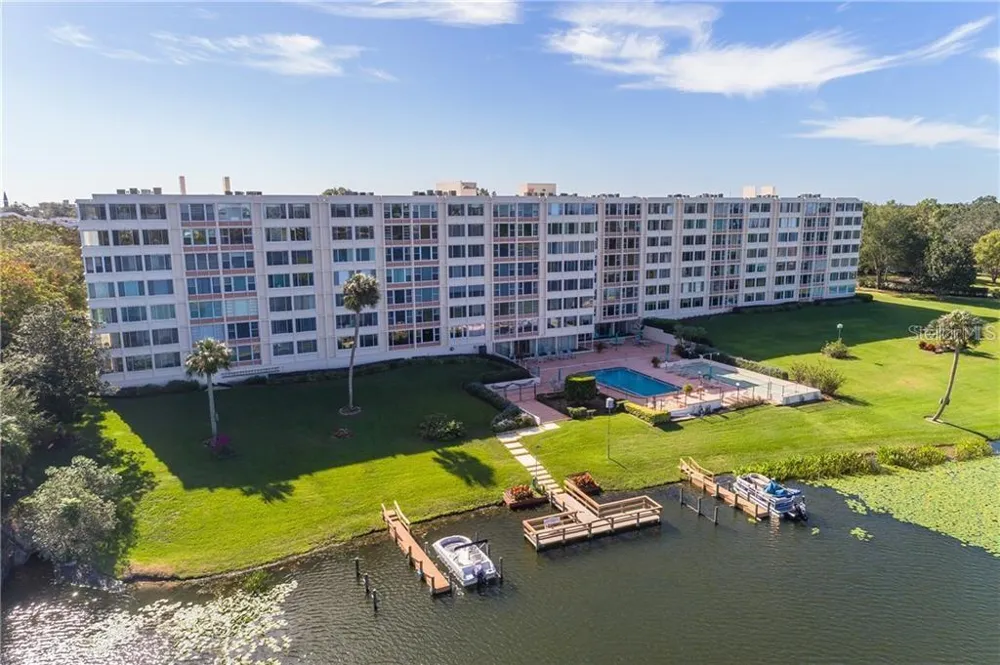 700 MIRROR TERRACE NW #506 Winter Haven, FL 33881
