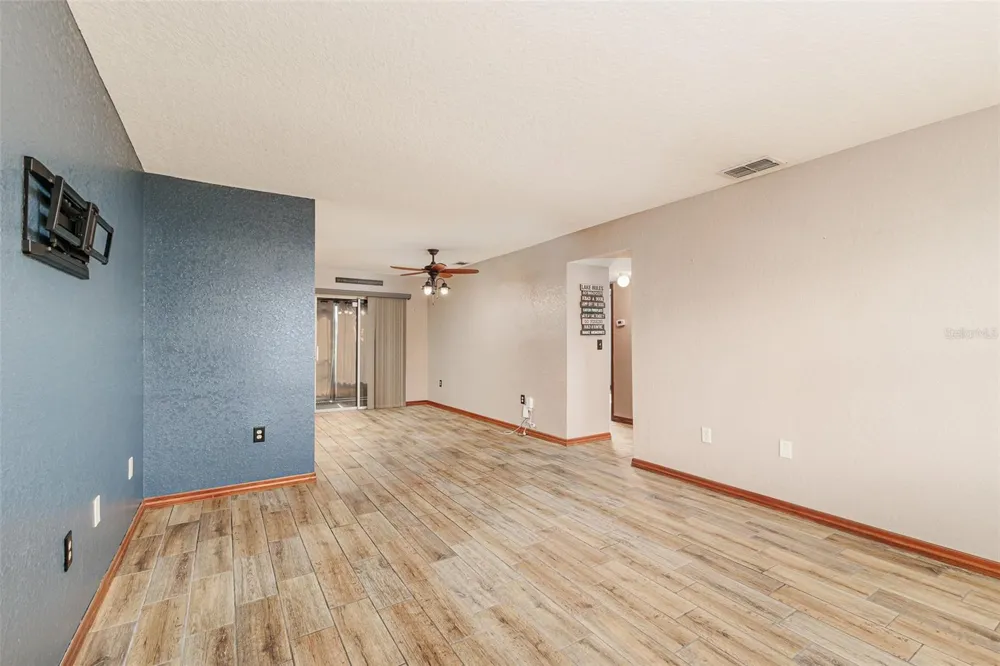1920 E EDGEWOOD DRIVE #R3 Lakeland, FL 33803