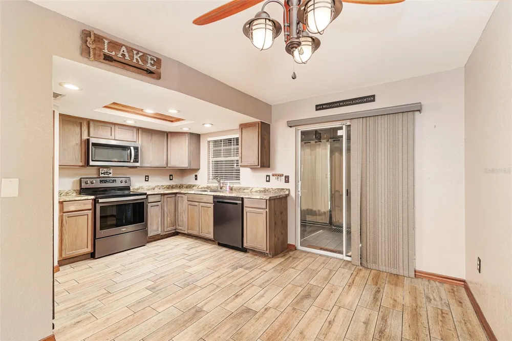 1920 E EDGEWOOD DRIVE #R3 Lakeland, FL 33803