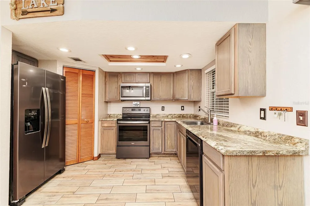 1920 E EDGEWOOD DRIVE #R3 Lakeland, FL 33803