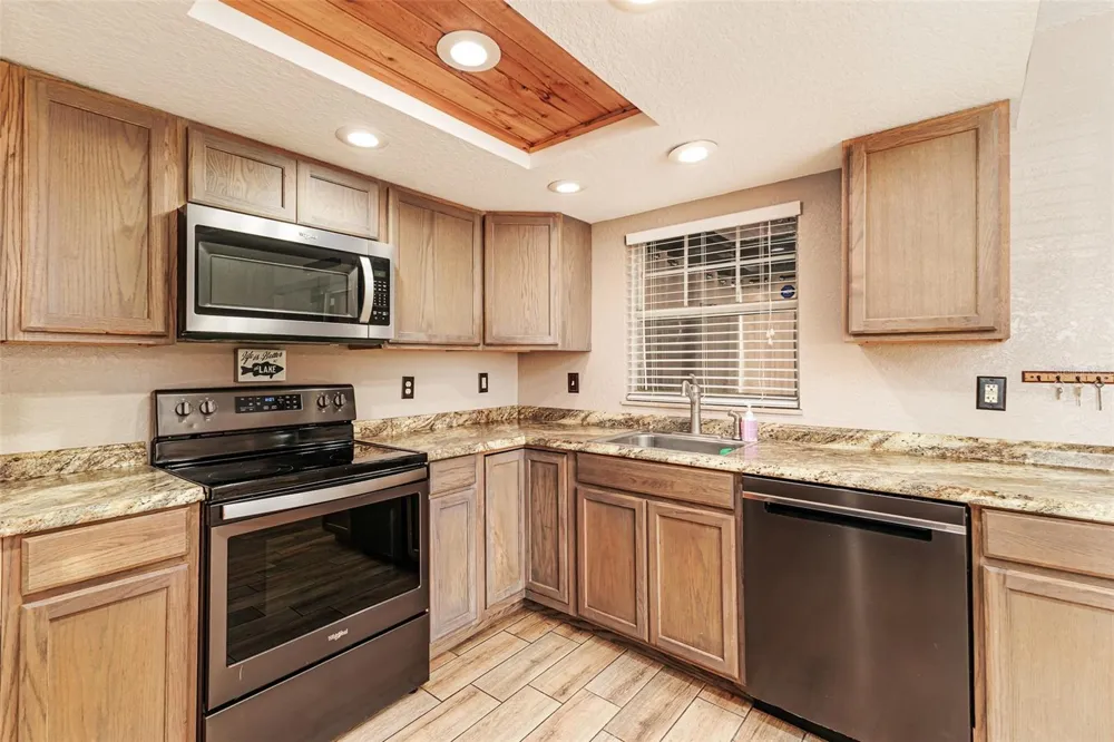 1920 E EDGEWOOD DRIVE #R3 Lakeland, FL 33803