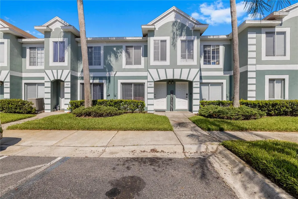 1907 FLUORSHIRE DRIVE Brandon, FL 33511