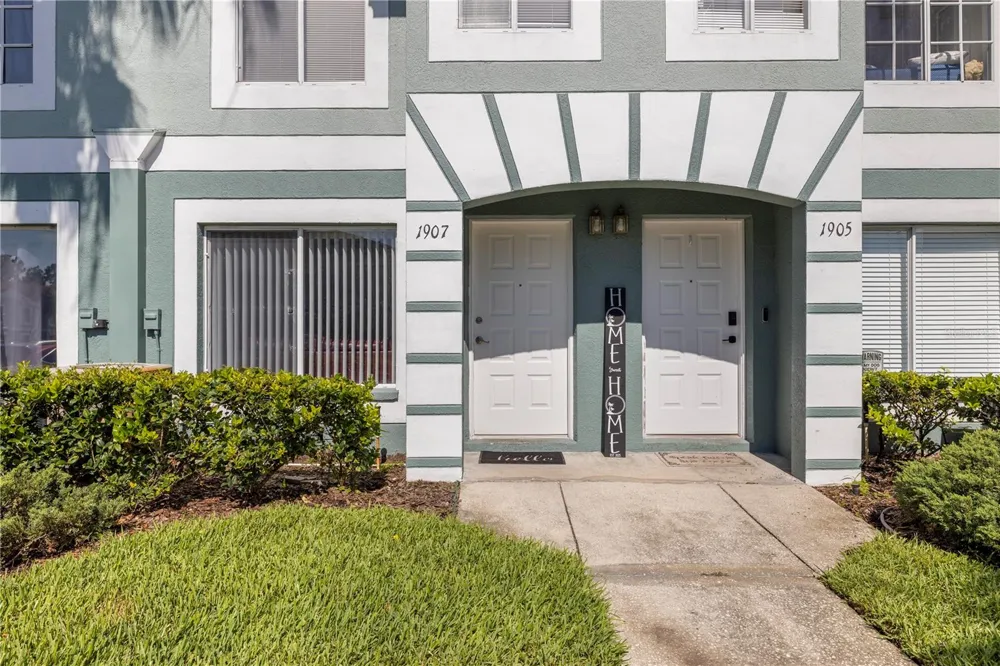 1907 FLUORSHIRE DRIVE Brandon, FL 33511