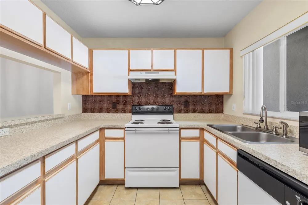 1907 FLUORSHIRE DRIVE Brandon, FL 33511