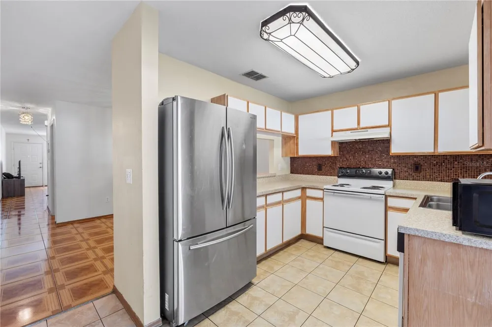 1907 FLUORSHIRE DRIVE Brandon, FL 33511