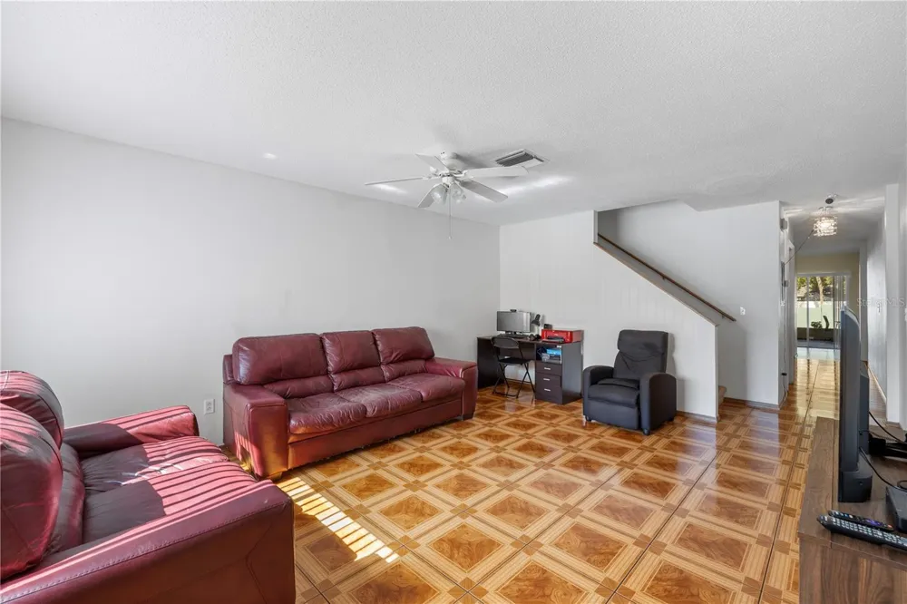 1907 FLUORSHIRE DRIVE Brandon, FL 33511