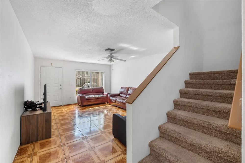 1907 FLUORSHIRE DRIVE Brandon, FL 33511