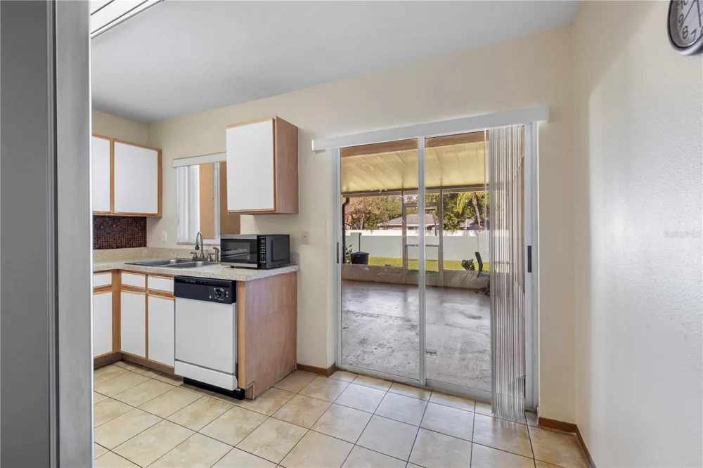 1907 FLUORSHIRE DRIVE Brandon, FL 33511
