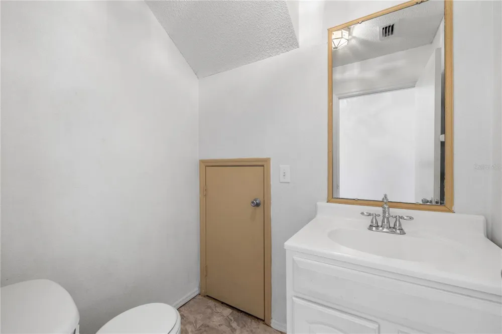 1907 FLUORSHIRE DRIVE Brandon, FL 33511