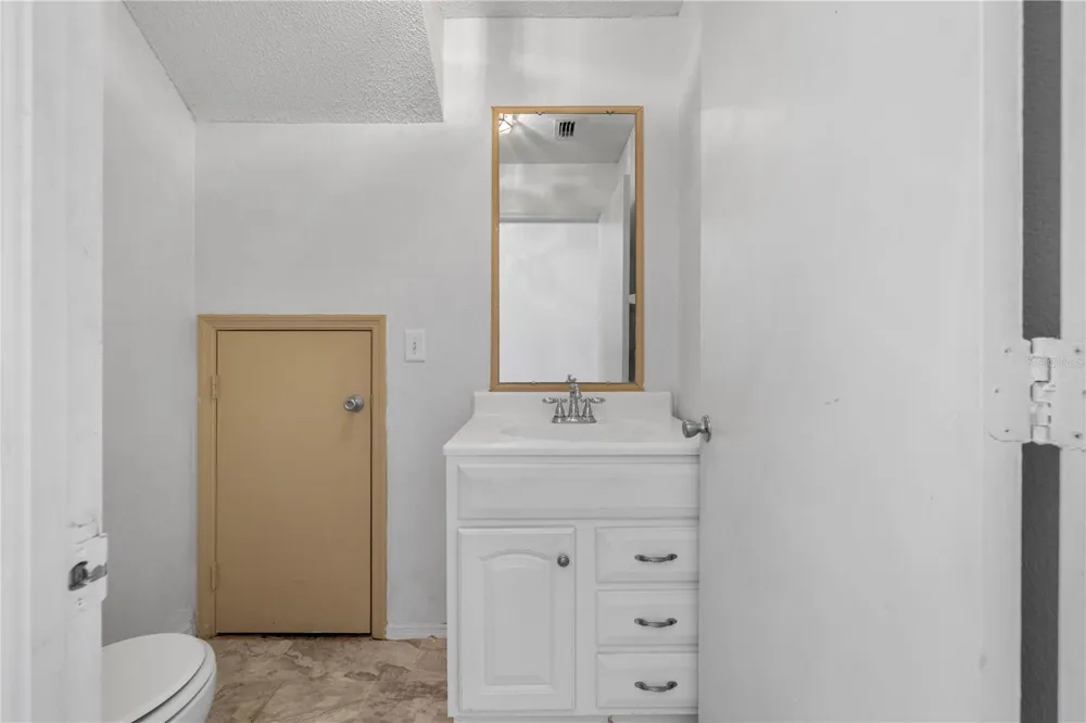 1907 FLUORSHIRE DRIVE Brandon, FL 33511