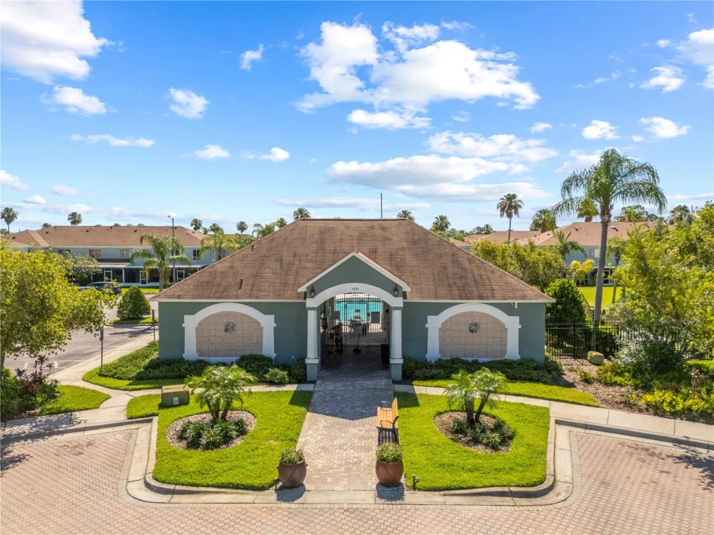 1907 FLUORSHIRE DRIVE Brandon, FL 33511