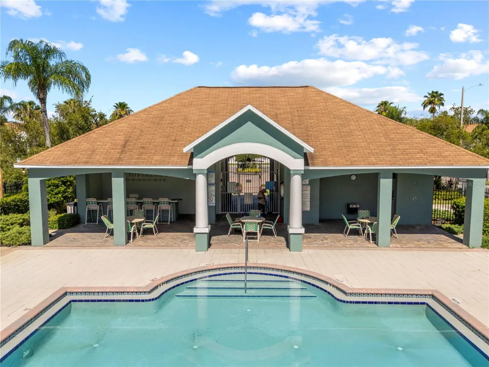 1907 FLUORSHIRE DRIVE Brandon, FL 33511