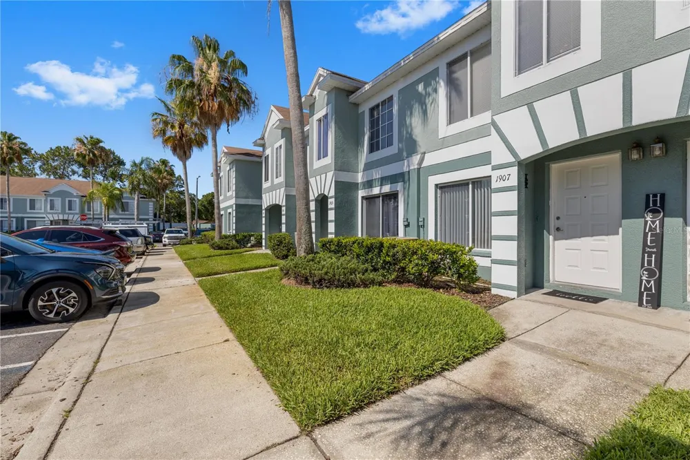 1907 FLUORSHIRE DRIVE Brandon, FL 33511