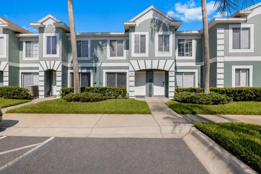 1907 FLUORSHIRE DRIVE Brandon, FL 33511