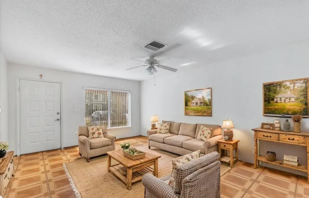 1907 FLUORSHIRE DRIVE Brandon, FL 33511