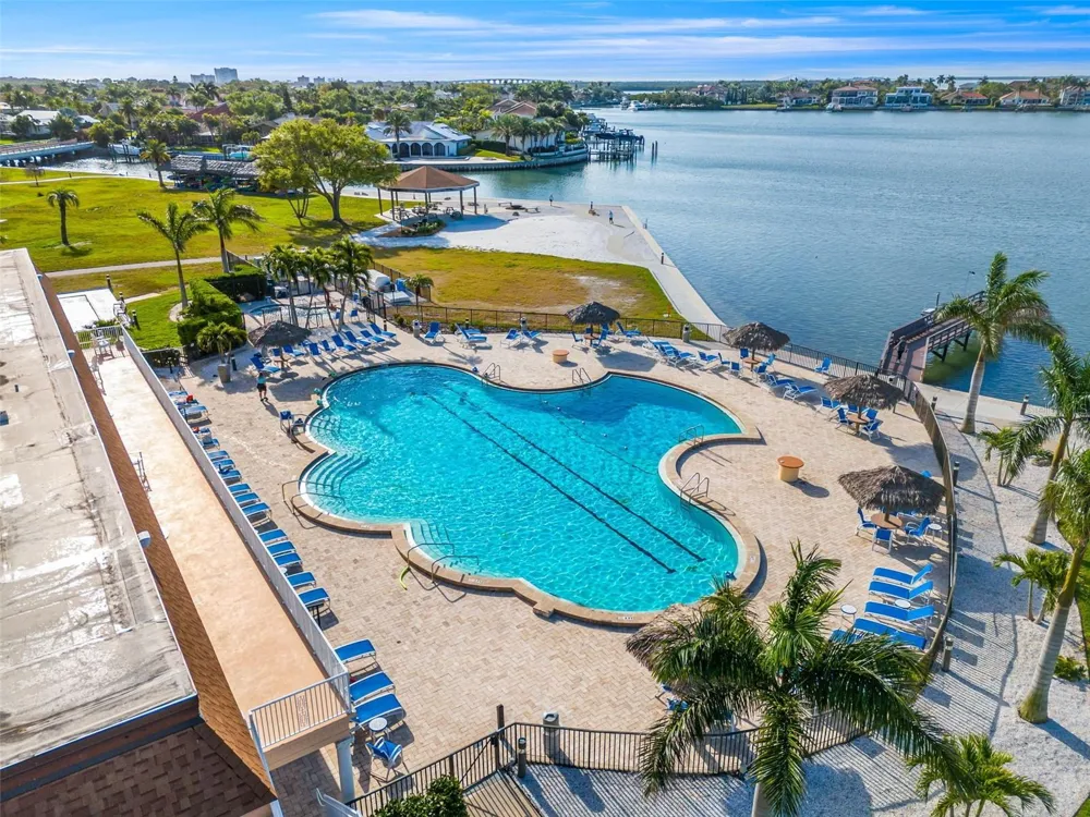 4900 BRITTANY DRIVE S #409 St Petersburg, FL 33715