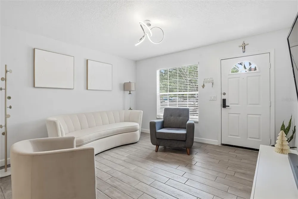 2209 FLETCHERS POINT CIRCLE Tampa, FL 33613