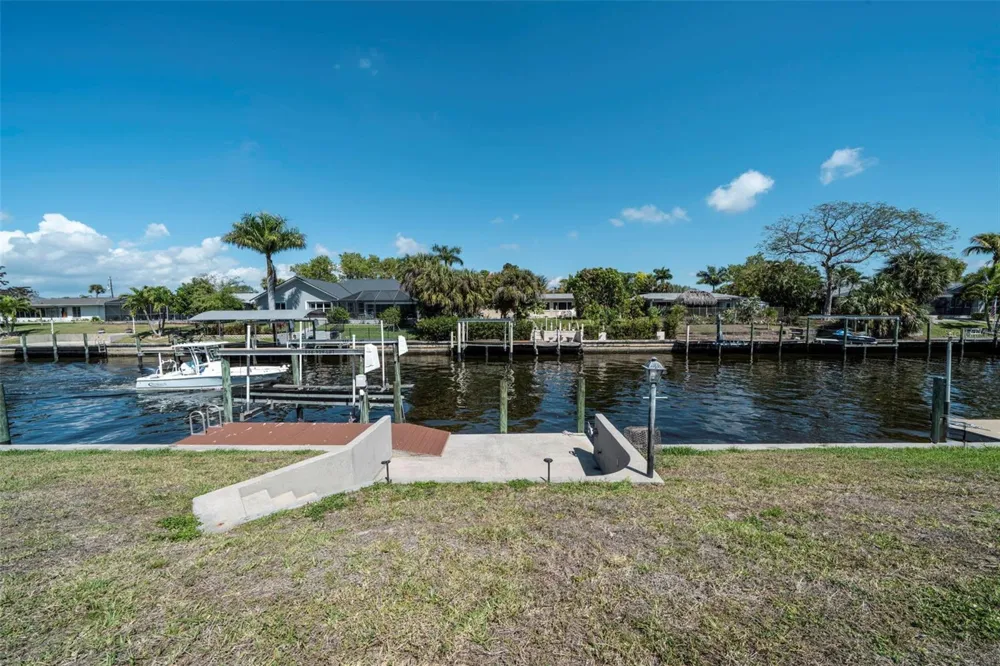 1433 SE 28TH TERRACE Cape Coral, FL 33904