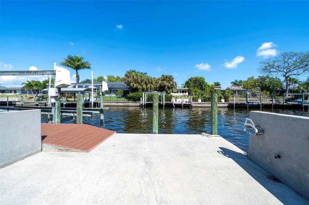 1433 SE 28TH TERRACE Cape Coral, FL 33904
