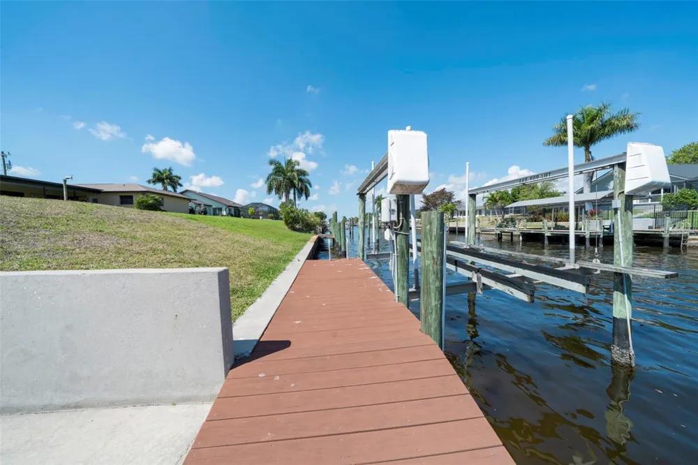 1433 SE 28TH TERRACE Cape Coral, FL 33904