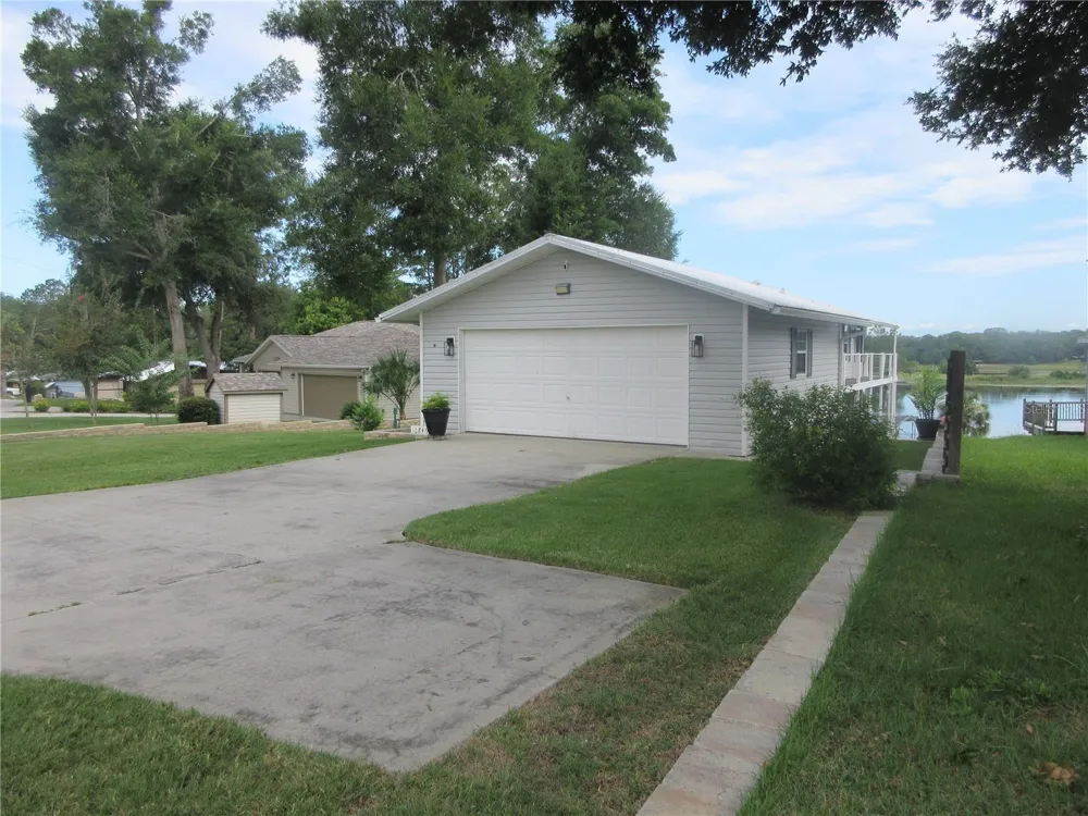 16849 SE 59TH PLACE Ocklawaha, FL 32179