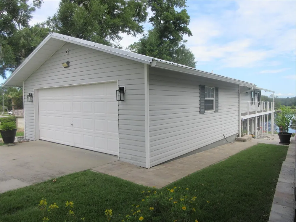 16849 SE 59TH PLACE Ocklawaha, FL 32179