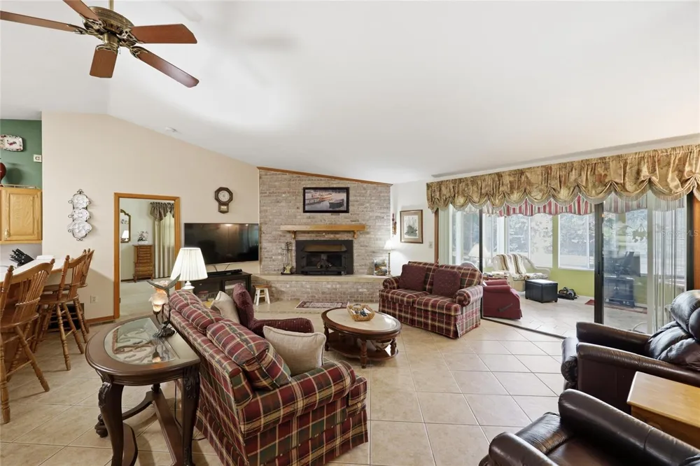 561 SE 28TH STREET Melrose, FL 32666