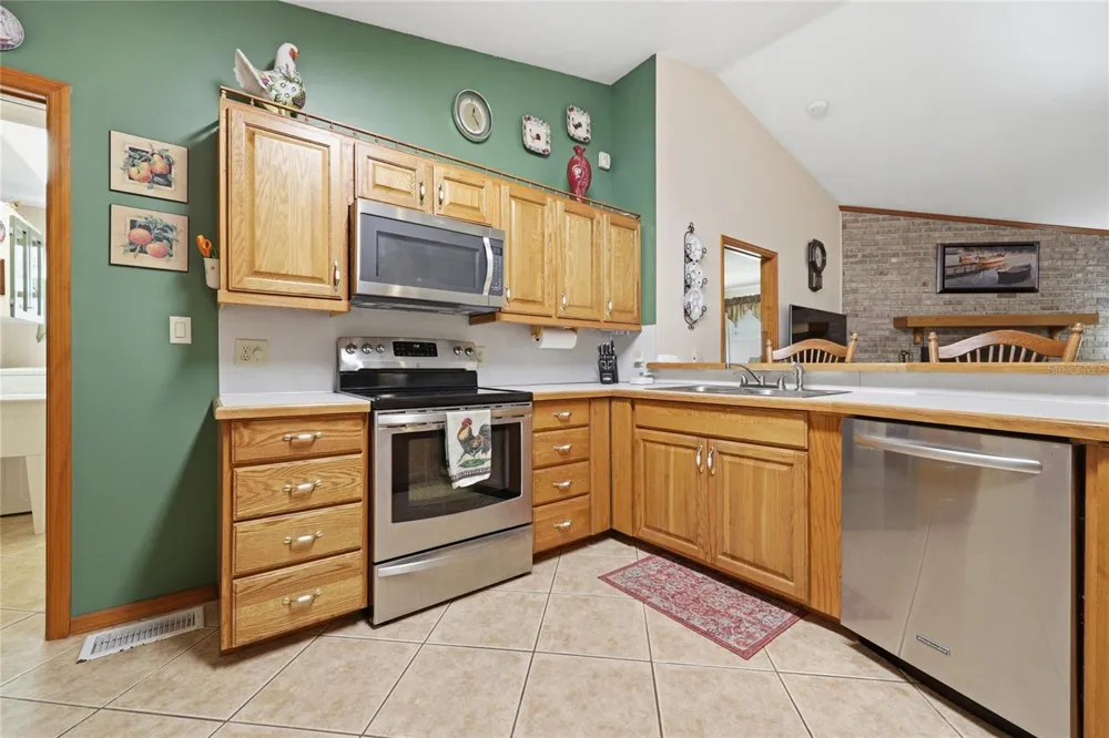 561 SE 28TH STREET Melrose, FL 32666