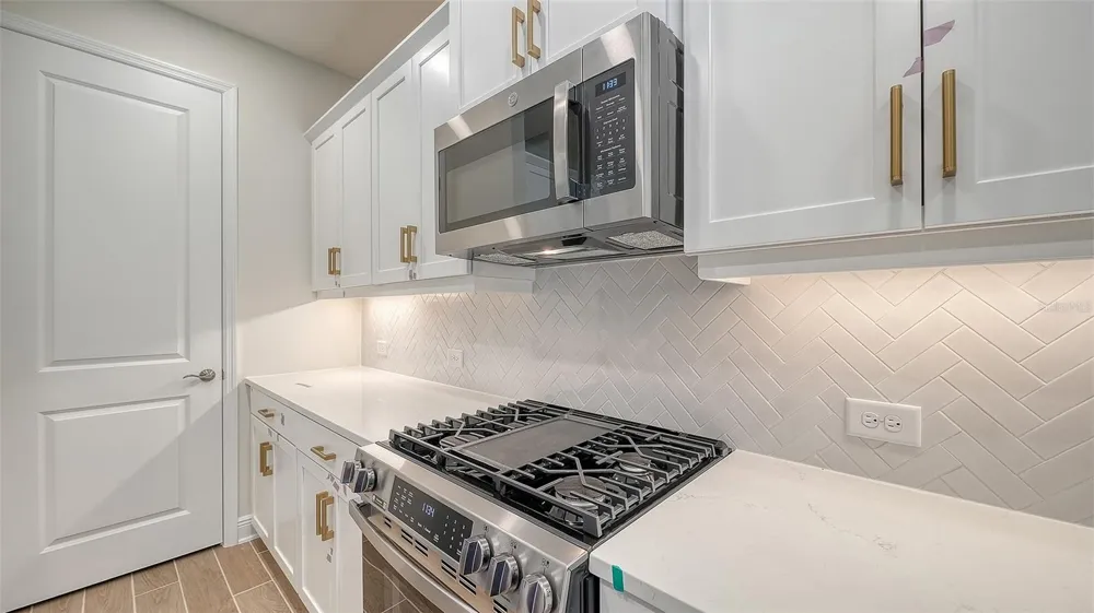 9940 CRYSTAL ISLES CIRCLE Sarasota, FL 34241