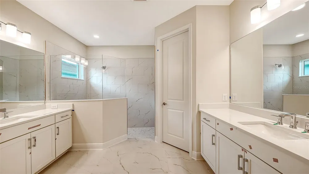 9940 CRYSTAL ISLES CIRCLE Sarasota, FL 34241