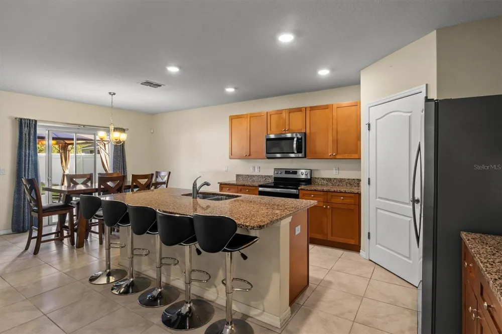 323 HARBOUR WAY Mulberry, FL 33860