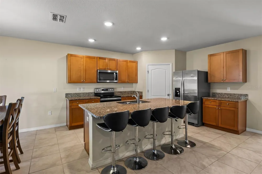 323 HARBOUR WAY Mulberry, FL 33860