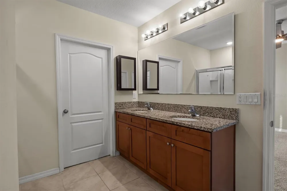 323 HARBOUR WAY Mulberry, FL 33860
