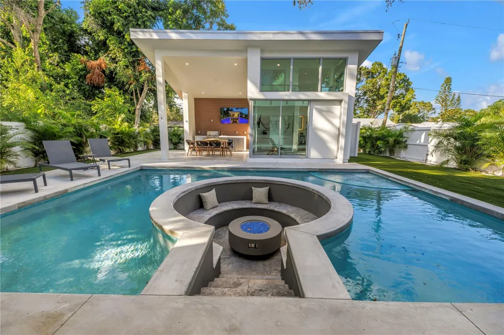 2258 ARLINGTON STREET Sarasota, FL 34239