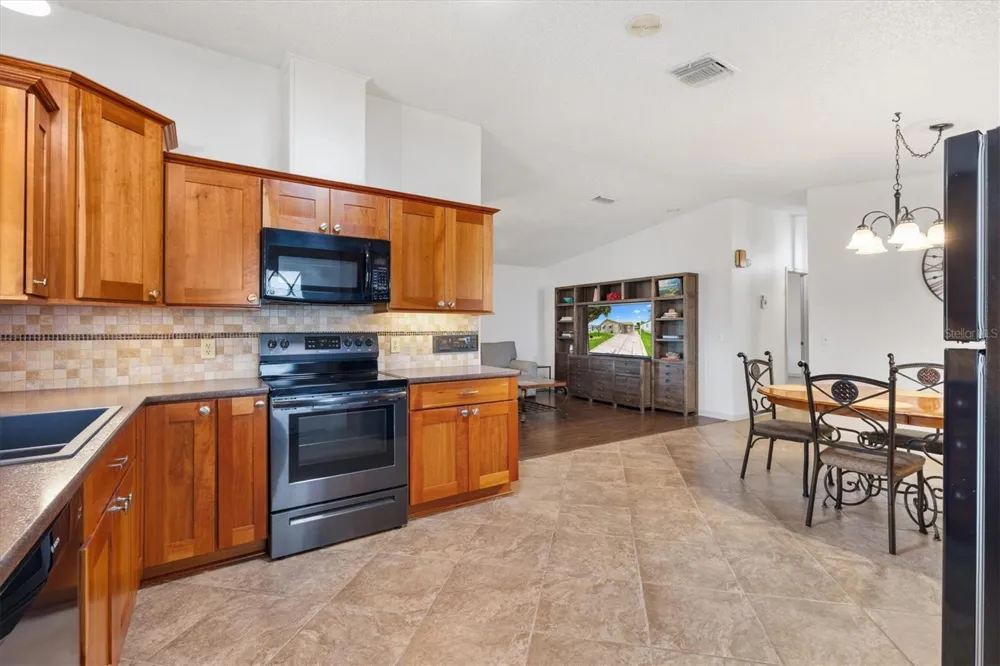 1534 HILLCREST DRIVE Lady Lake, FL 32159