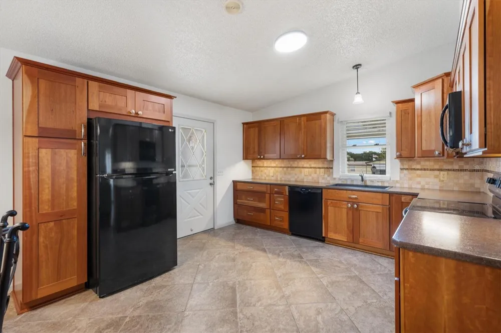 1534 HILLCREST DRIVE Lady Lake, FL 32159