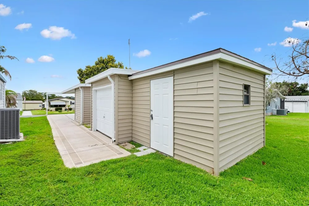 1534 HILLCREST DRIVE Lady Lake, FL 32159