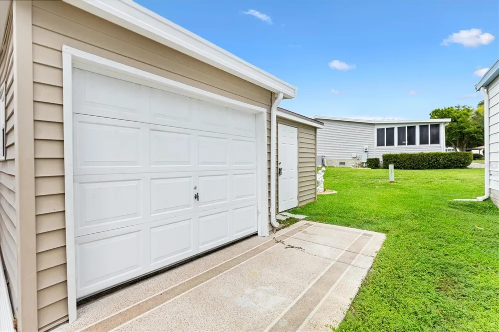 1534 HILLCREST DRIVE Lady Lake, FL 32159