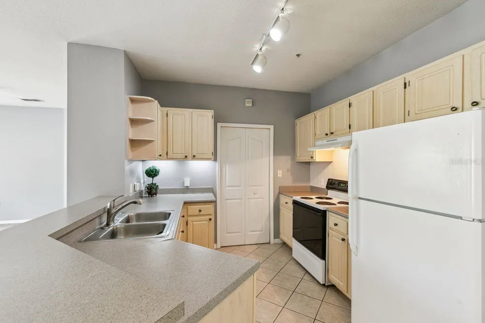 1440 LAKE SHADOW CIRCLE #8201 Maitland, FL 32751