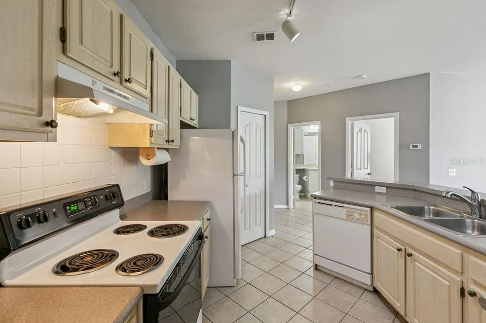 1440 LAKE SHADOW CIRCLE #8201 Maitland, FL 32751