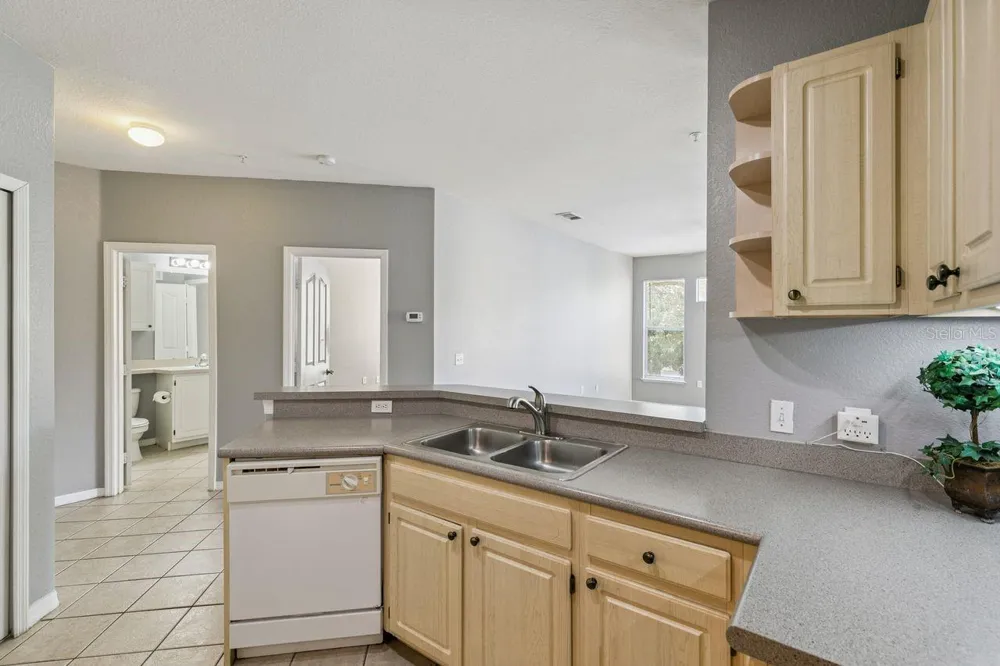 1440 LAKE SHADOW CIRCLE #8201 Maitland, FL 32751