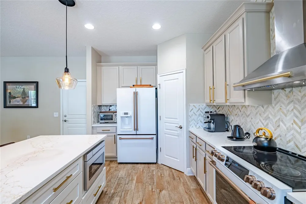 1908 W NASSAU STREET Tampa, FL 33607