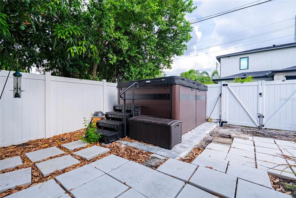 1908 W NASSAU STREET Tampa, FL 33607