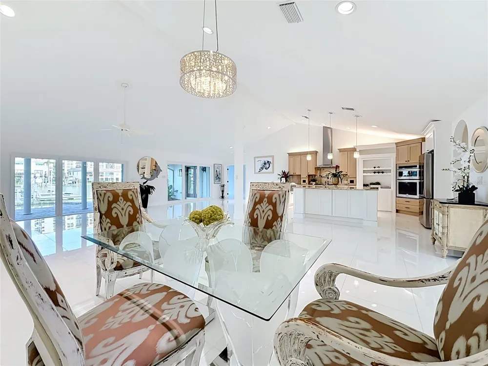 324 LEEWARD ISLAND Clearwater Beach, FL 33767