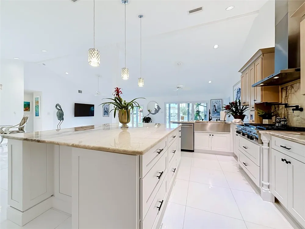 324 LEEWARD ISLAND Clearwater Beach, FL 33767