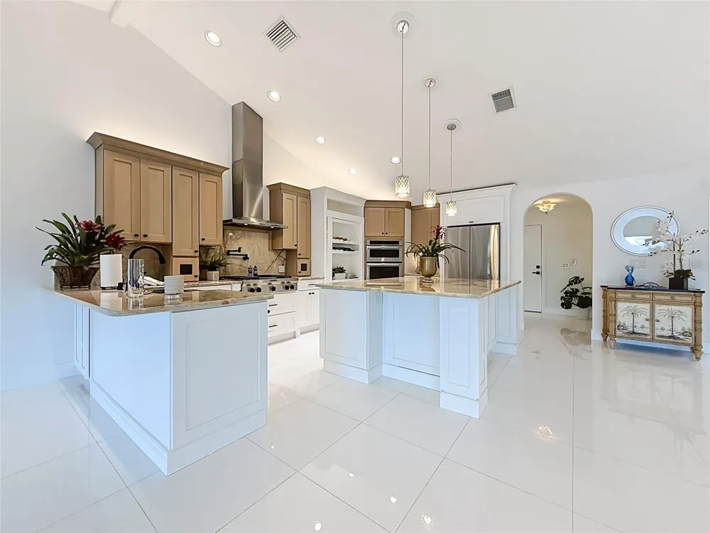 324 LEEWARD ISLAND Clearwater Beach, FL 33767