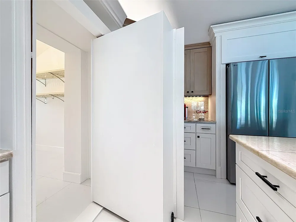 324 LEEWARD ISLAND Clearwater Beach, FL 33767